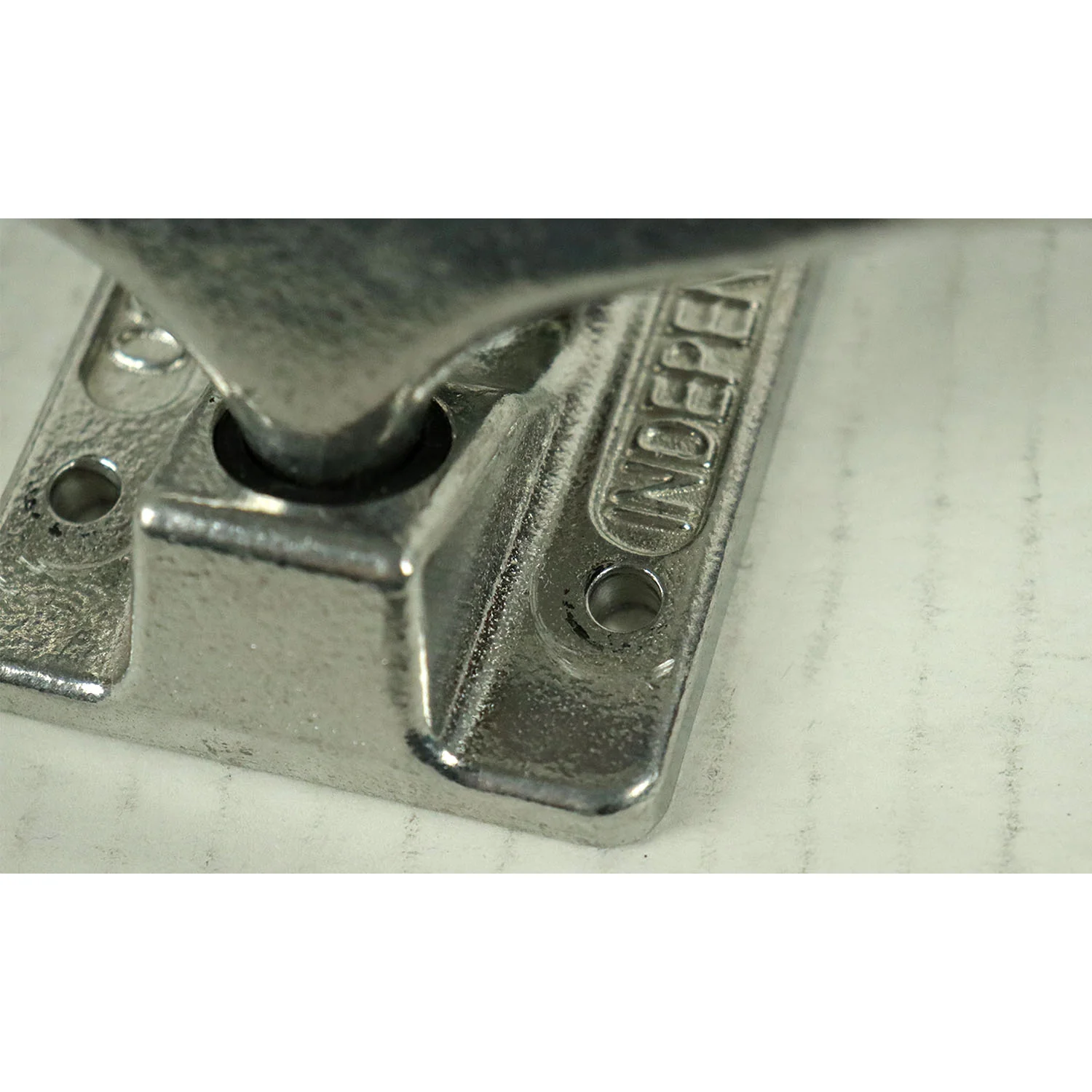 Blem Independent Skateboard Trucks Mids Silver 129 (7.6") - Image 3