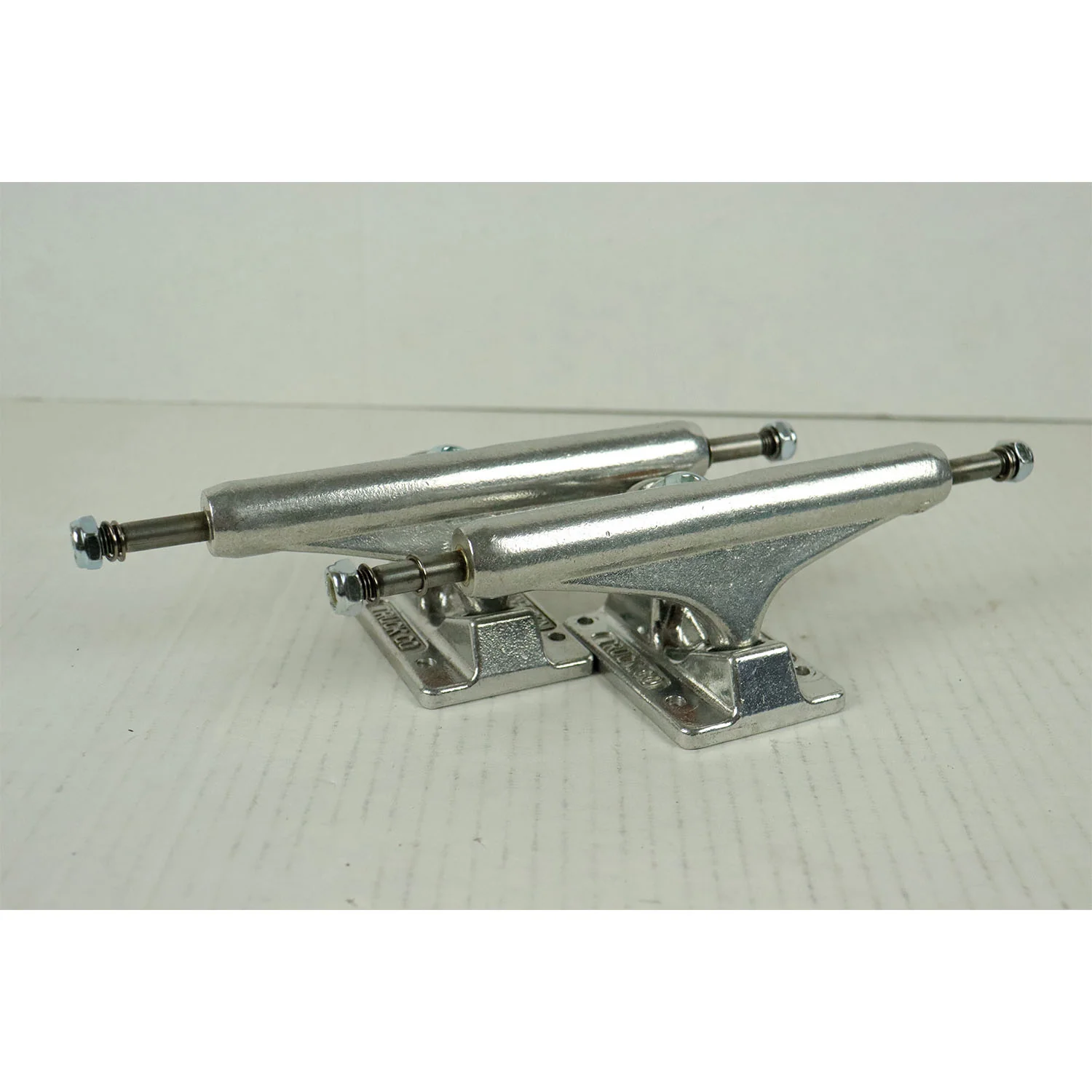 Blem Independent Skateboard Trucks Mids Silver 149 (8.5") - Image 2