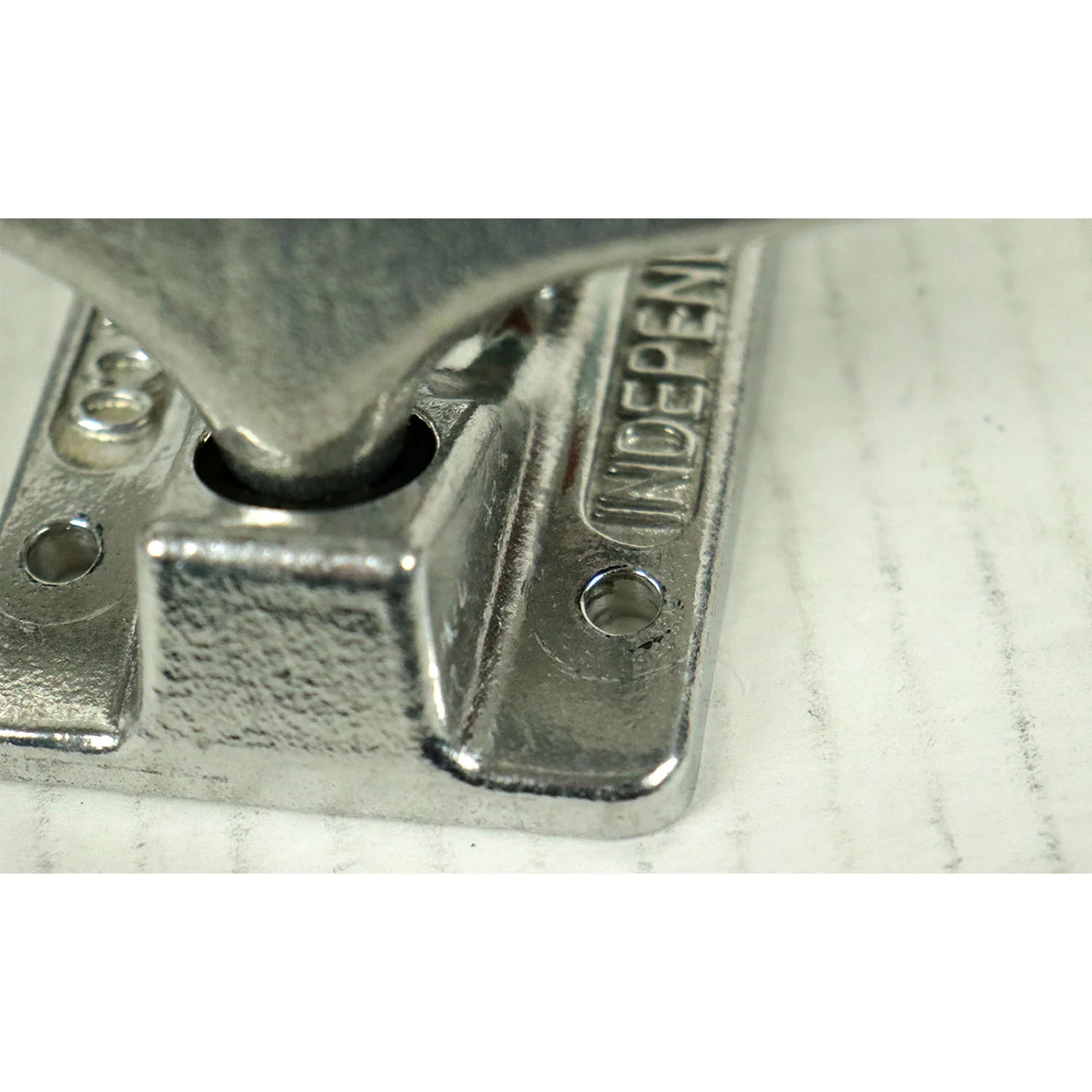 Blem Independent Skateboard Trucks Mids Silver 149 (8.5") - Image 4